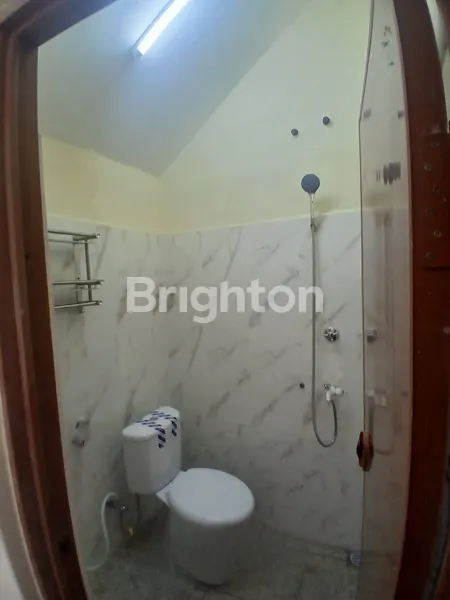 image DISEWAKAN RUKO BARU DIRENOVASI, 2,5 LANTAI, BERSIH, RAPI, SIAP HUNI, LOKASI KOMERSIAL AREA MANUKAN (4)