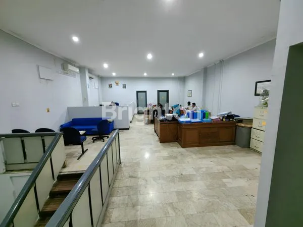 image SEWA RUKO BESAR 2 LANTAI – LOKASI PRIME DI JL. URIP SUMOHARJO SOLO (3)