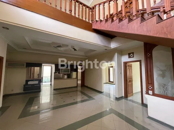 image RUMAH 2 LANTAI 7KT DI RUNGKUT ASRI (4)