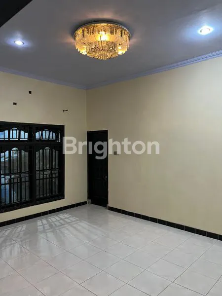 image RUMAH 2 LANTAI SIAP HUNI, LOKASI STRATEGIS 0 KM JALAN NASIONAL (5)