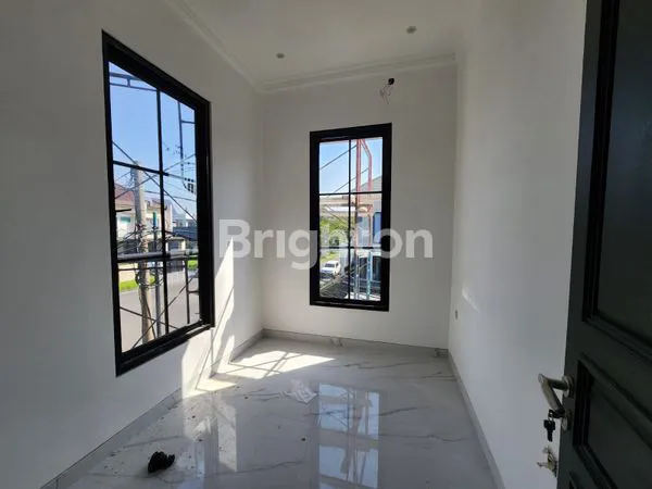 image RUMAH ROW BOULEVARD ARAYA (3)