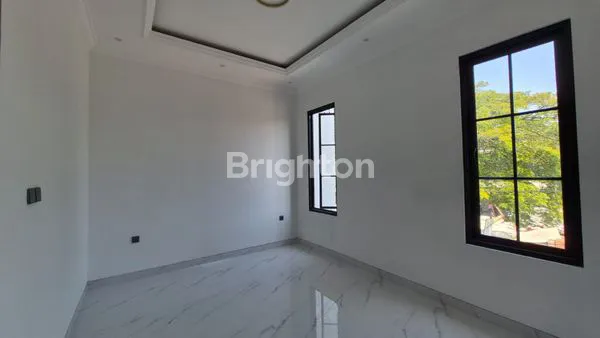 image RUMAH ROW BOULEVARD ARAYA (4)