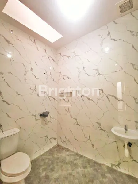 image RUMAH NEW MINIMALIS 2 LANTAI SIAP HUNI LOKASI STRATEGIS SEMAMPIR TENGAH SURABAYA (8)