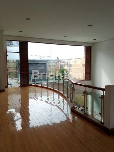 image DIJUAL CEPAT RUMAH MEWAH 2\NLANTAI YANG LOKASINYA DI DAERAH SUKAHAJI SAYAP SOETAMI, KOTA BANDUNG (5)