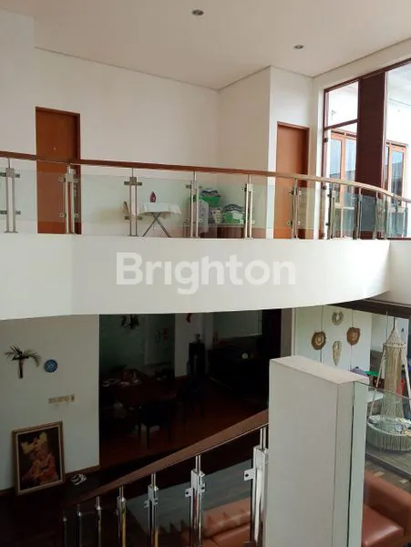 image DIJUAL CEPAT RUMAH MEWAH 2\NLANTAI YANG LOKASINYA DI DAERAH SUKAHAJI SAYAP SOETAMI, KOTA BANDUNG (6)