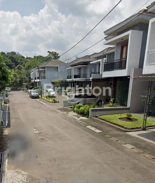 image DIJUAL FULL FURNISHED RUMAH MINIMALIS 2 LANTAI DAN SIAP HUNI YANG LOKASINYA DI DALAM CLUSTER DI DAERAH CIKUTRA, KOTA BANDUNG, BELAKANG ITENAS (8)