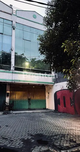 image RUKO STRATEGIS 3.5 LANTAI, LEBAR 5,5M NOL JALAN RAYA ARJUNO, SAWAHAN, SURABAYA PUSAT (1)