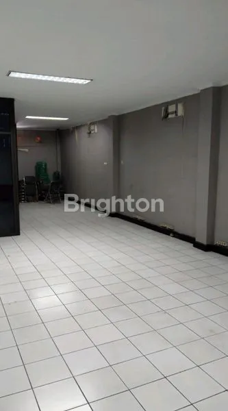 image RUKO STRATEGIS 3.5 LANTAI, LEBAR 5,5M NOL JALAN RAYA ARJUNO, SAWAHAN, SURABAYA PUSAT (2)