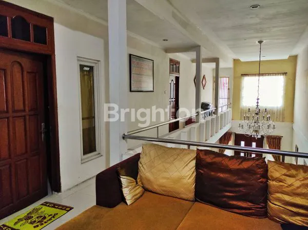 image RUMAH 2 LANTAI LT 200 LB 300 DI RUNGKUT (3)