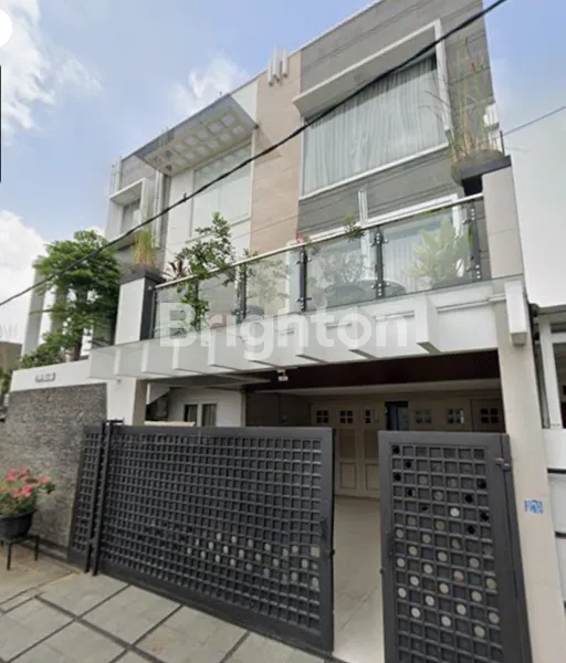 image JUAL CEPAT! RUMAH MEWAH 3 LANTAI DENGAN KOLAM RENANG EKSKLUSIF DI LOKASI STRATEGIS DEKAT TOL BECAKAYU ATAU PINTU TOL JATIWARINGIN (1)