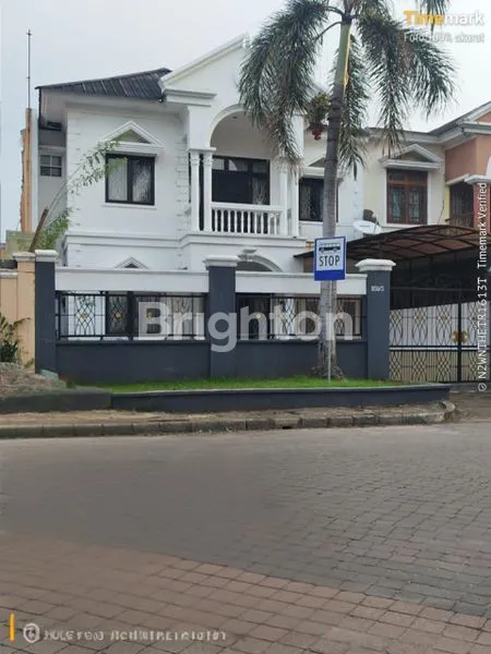 image RUMAH MEWAH NAN EKSKLUSIF BERGAYA YUNANI DI BANJAR WIJAYA (1)
