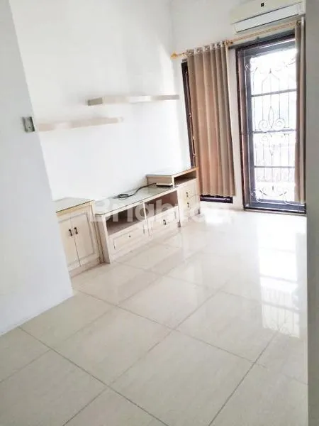 image PURI ANJASMORO DIJUAL RUMAH 2 LANTAI SIAP HUNI DEKAT TENGAH KOTA SEMARANG BARAT (2)