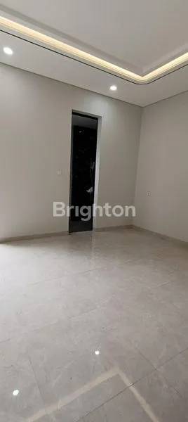 image RUMAH MEWAH BOULEVARD ARAYA THP 2 (5)