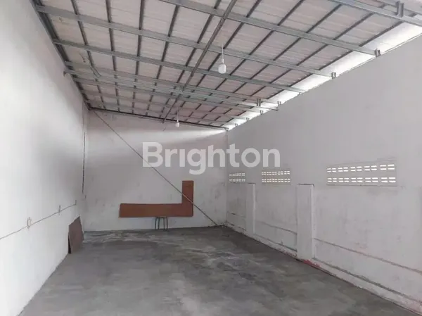 image RUMAH TYPE HOOK DAN ADA TEMPAT USAHA DI PERUM SURYA ASRI SIDOARJO (3)