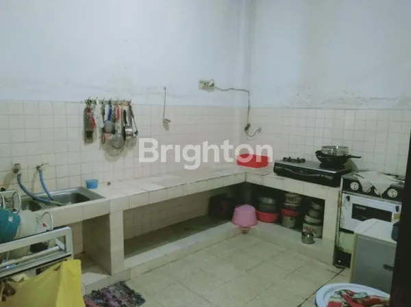 image RUMAH 3 LANTAI DI JALAN SIMOLAWANG SURABAYA (2)