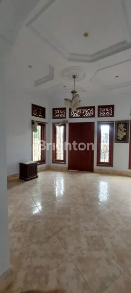 image RUMAH MEGAH BARU RENOVASI DI JLN NANGKA UTARA – SIAP HUNI & BERKELAS! (4)