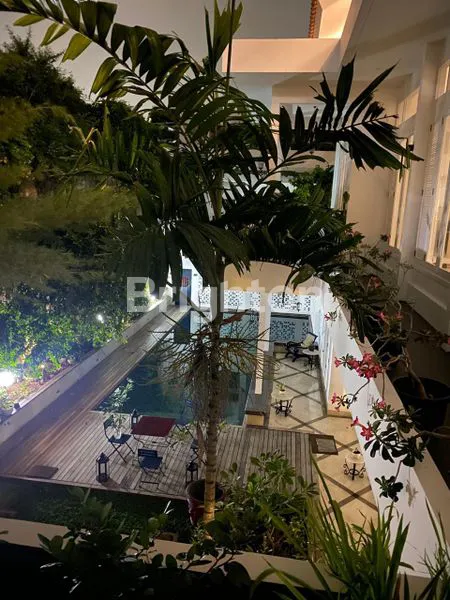 image MODERN WHITE RESIDENCE WITH PRIVATE POOL • KEMANGGISAN JAKARTA BARAT (3)