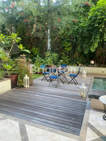 image MODERN WHITE RESIDENCE WITH PRIVATE POOL • KEMANGGISAN JAKARTA BARAT (7)