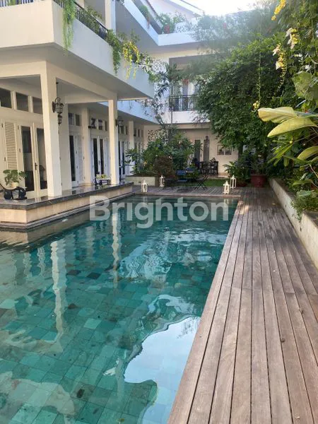 image MODERN WHITE RESIDENCE WITH PRIVATE POOL • KEMANGGISAN JAKARTA BARAT (5)