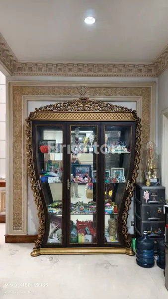 image RUMAH MEWAH BERGAYA EROPA TIGA SETENGAH LANTAI, LOKASINYA STRATEGIS, AKSES MUDAH KEMANA MANA CENGKARENG JAKARTA BARAT (7)