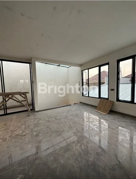 image RUMAH BARU GRESS MINIMALIS DHARMAHUSADA MAS DEKAT MANYAR KERTOARJO GALAXY MALL MERR KALIJUDAN MULYOSARI PAKUWON CITY KLAMPIS (2)