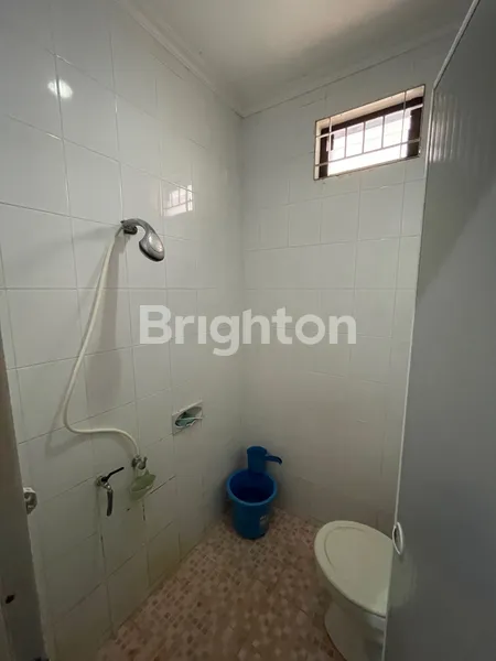 image DIJUAL CEPAT RUMAH KOS AKTIF TENGAH KOTA, LOKASI STRATEGIS, DEKAT TUNJUNGAN PLAZA, DEKAT PERKANTORAN (4)