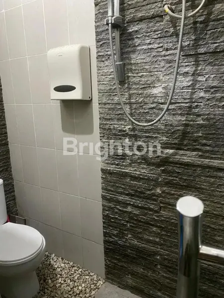 image RUMAH BARUK PONDOK NIRWANA SELANGKAH MERR, DEKAT PERKANTORAN DAN PUSAT PERBELANJAAN, KONDISI TERAWAT SIAP HUNI  (8)