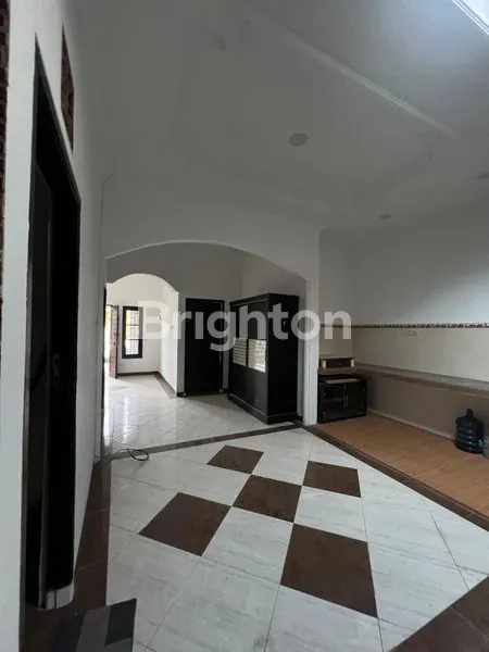 image RUMAH MEWAH CLUSTER MEDITERANIA, LT 105M² (2)