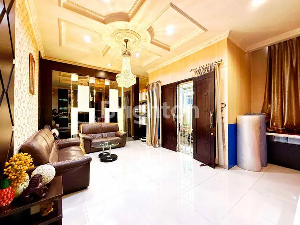 image RUMAH CANTIK MINIMALIS MODERN SEMI FURNISH 3 LANTAI DI TOMANG, JAKARTA BARAT (2)