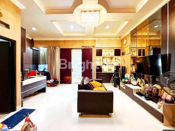 image RUMAH CANTIK MINIMALIS MODERN SEMI FURNISH 3 LANTAI DI TOMANG, JAKARTA BARAT (4)