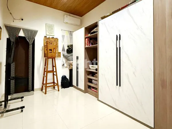 image RUMAH CANTIK MINIMALIS MODERN SEMI FURNISH 3 LANTAI DI TOMANG, JAKARTA BARAT (7)