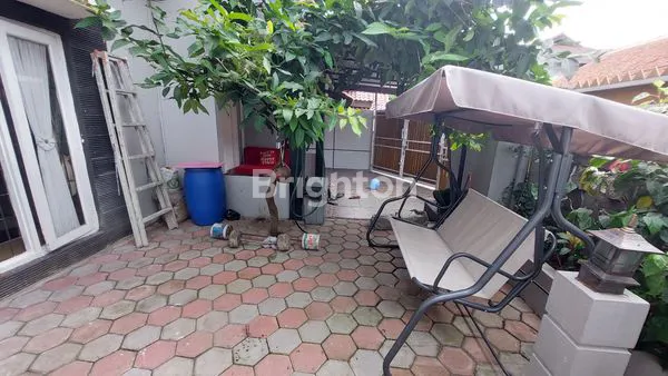 image JUAL RUMAH 2 LANTAI, LUAS DAN CANTIK, LOKASI STRATEGIS (8)