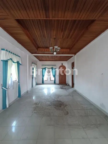 image RUMAH 2 LANTAI LT 810M² DI JL. PEMUDA, PAYUNG SEKAKI (7)