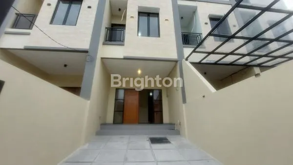 image RUMAH BARU BAGUS SHM SIAP HUNI 3 LANTAI DI JL. MANGGA DURI KEPA KEBON JERUK JAKARTA BARAT (8)