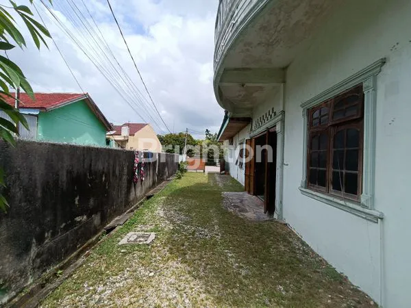 image RUMAH 2 LANTAI LT 810M² DI JL. PEMUDA, PAYUNG SEKAKI (3)