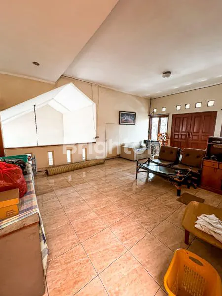 image RUMAH MEWAH 2 LANTAI DI CIKUTRA, LT 388M² (2)