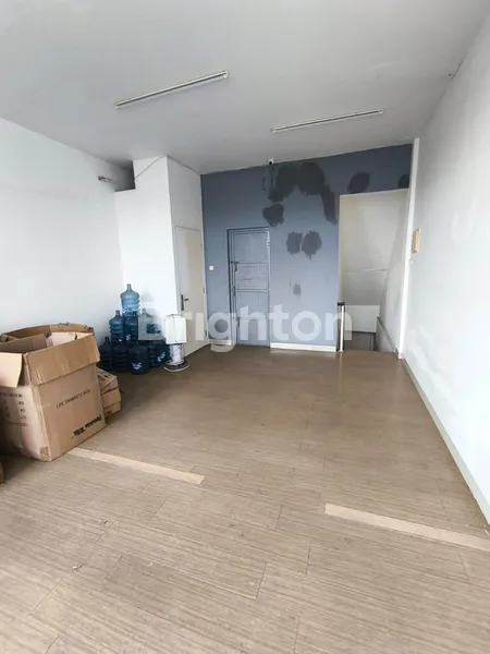 image RUKO BAGUS 4 LANTAI SIAP PAKAI STRATEGIS DI GREEN LAKE CITY TANGERANG CIPONDOH (5)