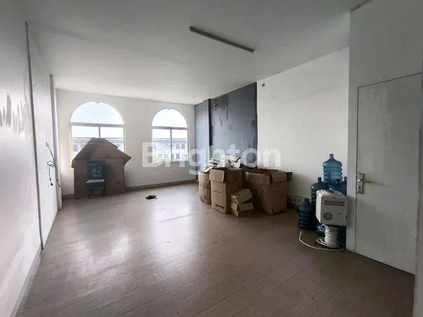 image RUKO BAGUS 4 LANTAI SIAP PAKAI STRATEGIS DI GREEN LAKE CITY TANGERANG CIPONDOH (6)