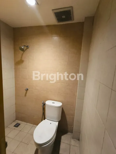 image RUKO BAGUS 4 LANTAI SIAP PAKAI STRATEGIS DI GREEN LAKE CITY TANGERANG CIPONDOH (7)