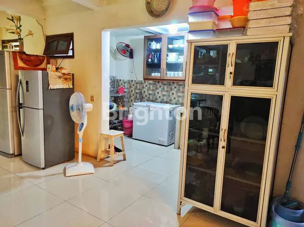 image RUMAH TERAWAT SIAP HUNI DEKAT MERR AREA RUNGKUT (4)