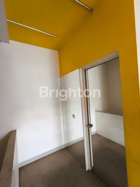 image RUKO BAGUS 4 LANTAI SIAP PAKAI STRATEGIS DI GREEN LAKE CITY TANGERANG CIPONDOH (5)