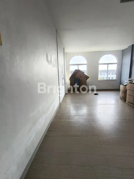 image RUKO BAGUS 4 LANTAI SIAP PAKAI STRATEGIS DI GREEN LAKE CITY TANGERANG CIPONDOH (7)