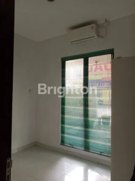 image RUMAH HOOK 2 LANTAI LT 141M² DI SEPATAN (4)