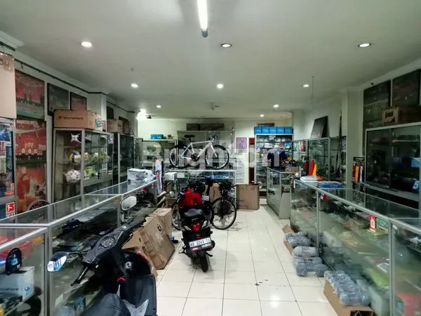 RUKO STRATEGIS , PINGGIR JALAN RAYA DEKAT UGM.