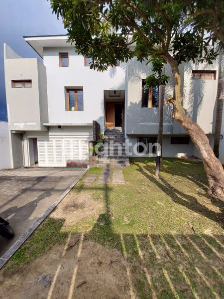 image RUMAH MEWAH LT 411M² DI BALIKPAPAN SELATAN (2)