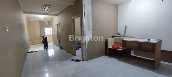 image RUKO 3 LANTAI SANGAT SIAP PAKAI LOKASI PREMIUM BALIKPAPAN (7)