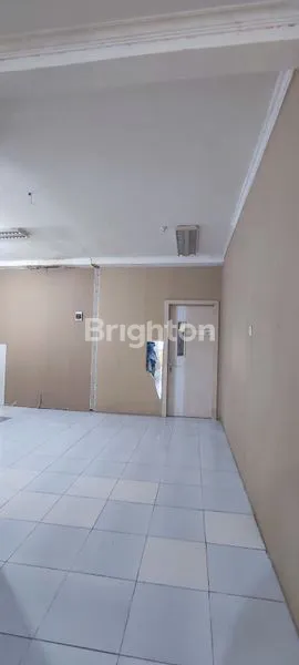 image RUKO 3 LANTAI SANGAT SIAP PAKAI LOKASI PREMIUM BALIKPAPAN (6)