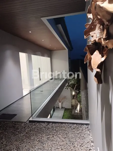 image RUMAH MEWAH 3 LANTAI DI CITRALAND LT 300M² (5)