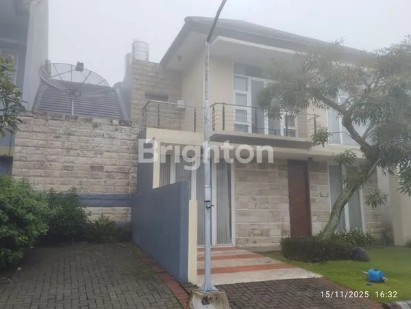 image RUMAH 2 LANTAI DI APPLE RESIDEN KOTA BATU (3)