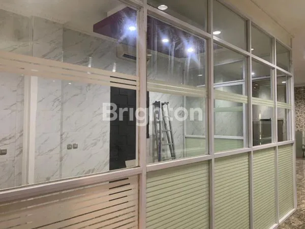 image RUANG USAHA SIAP PAKAI – BEKAS KANTOR, TINGGAL MASUK! (1)